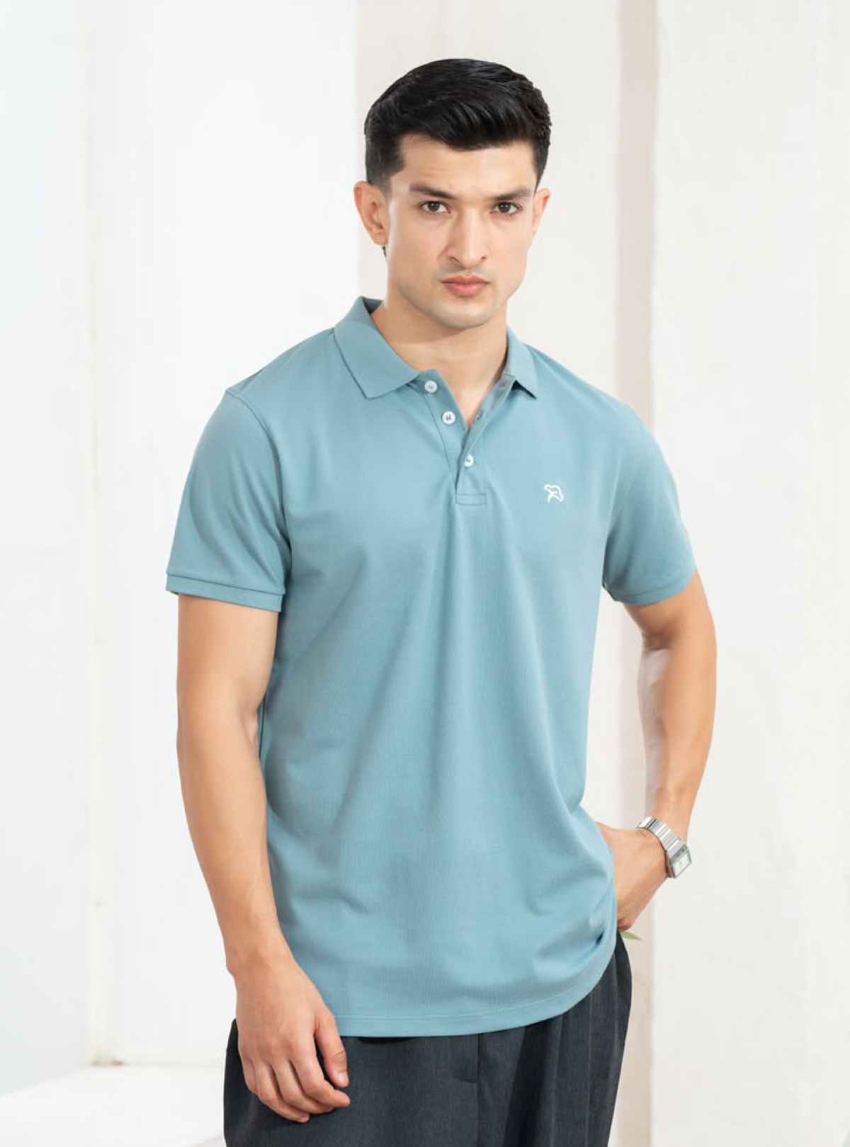 A Smoke Blue That Stays Neutral, Not Boring